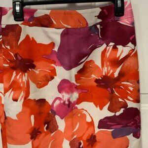 New Loft Short Orange/Burgundy Floral on Cream Background Skirt Back Zipper Sz 2